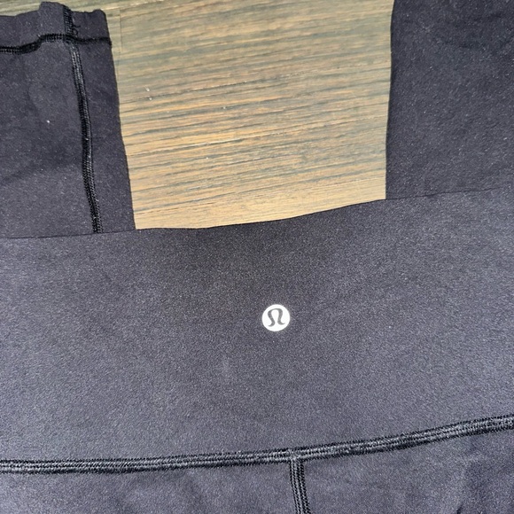 Lululemon High-Waist Black Leggings Size 4 Yoga Gym - Picture 2 of 3